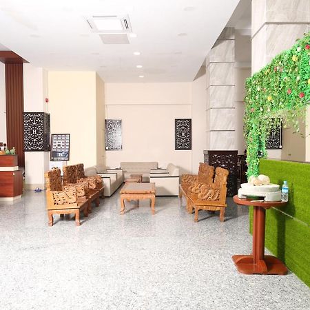 H Plus Hotel Янгон Экстерьер фото