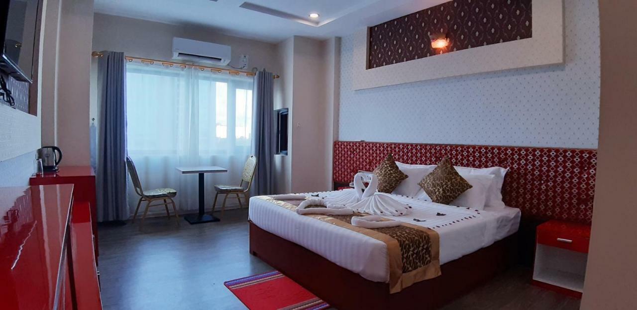 H Plus Hotel Янгон Экстерьер фото