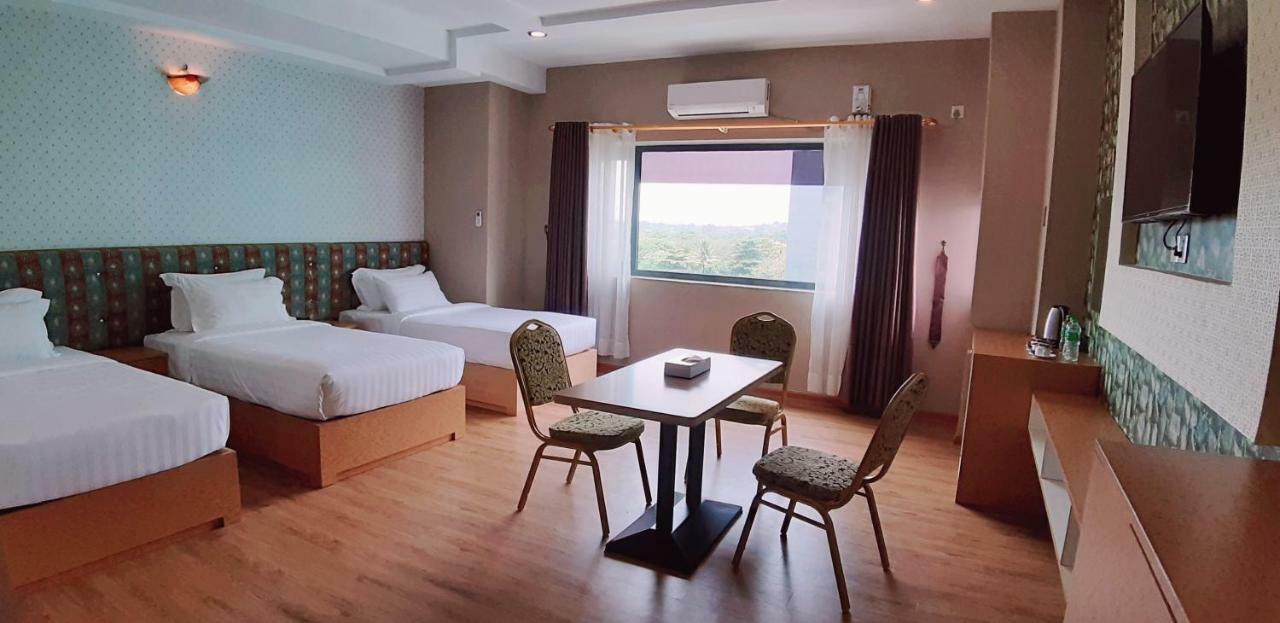 H Plus Hotel Янгон Экстерьер фото