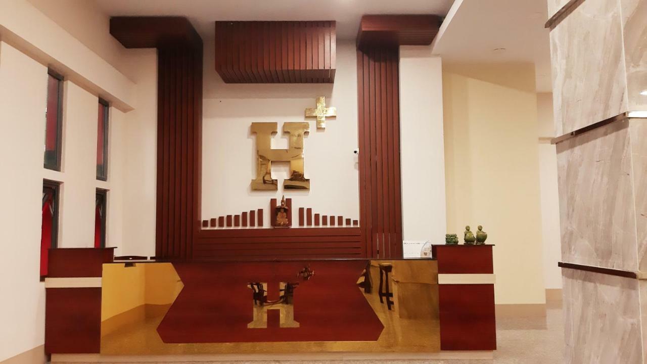 H Plus Hotel Янгон Экстерьер фото