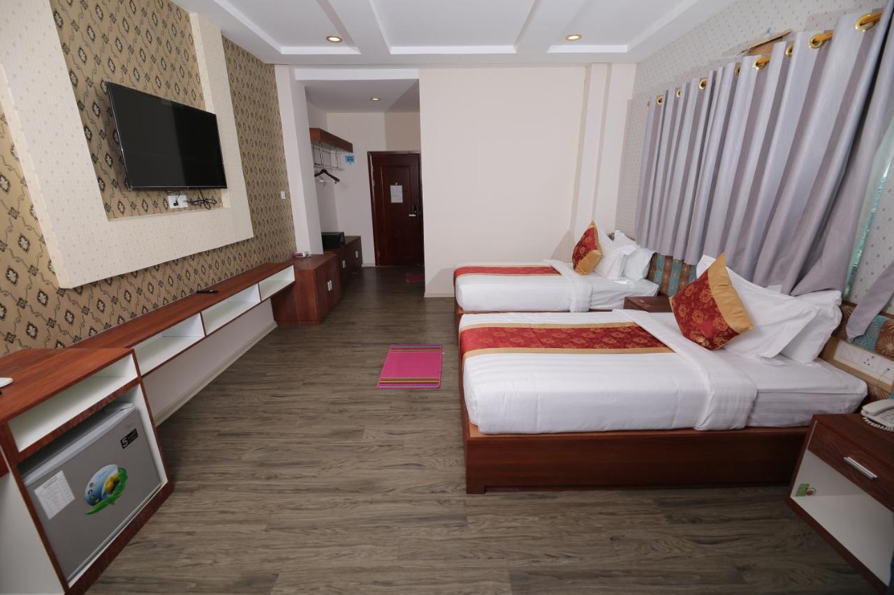 H Plus Hotel Янгон Экстерьер фото