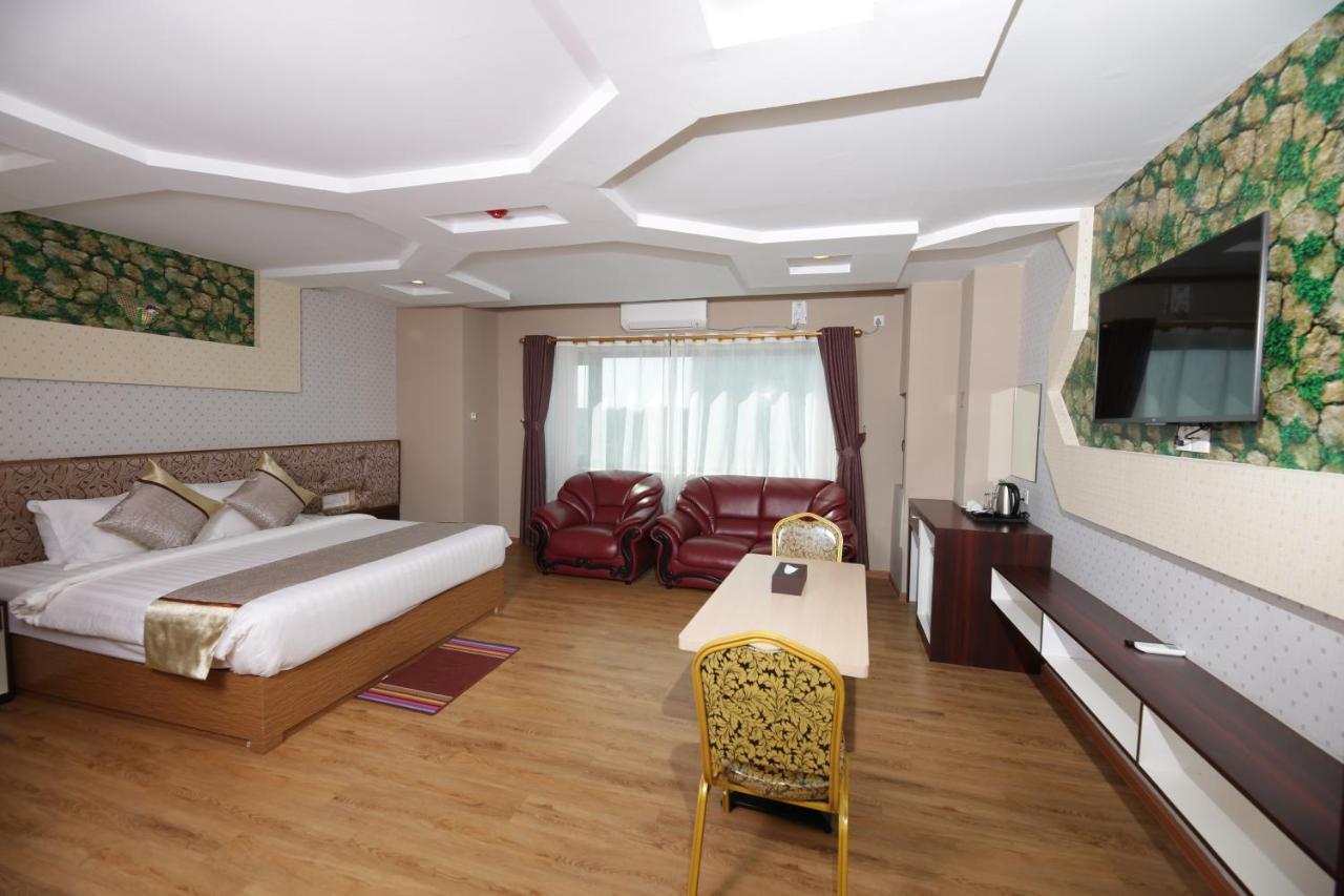 H Plus Hotel Янгон Экстерьер фото