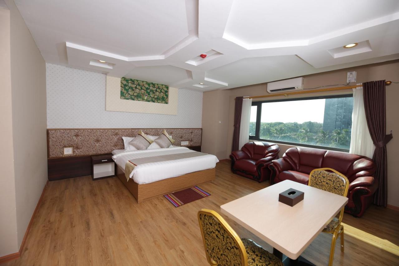 H Plus Hotel Янгон Экстерьер фото